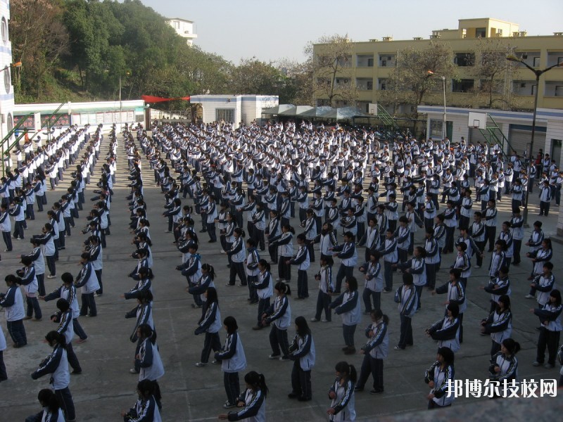 上學(xué)難的問(wèn)題雖然一直在解決，但還是會(huì)有部分家庭要面臨這個(gè)問(wèn)題。因此，學(xué)費(fèi)是學(xué)生和家長(zhǎng)在填報(bào)志愿的時(shí)候必定會(huì)考慮的重要因素之一，關(guān)乎一個(gè)家庭的經(jīng)濟(jì)承受能力。下面是小編今天整理的關(guān)于浙江醫(yī)藥技術(shù)學(xué)校的收費(fèi)標(biāo)準(zhǔn)的相關(guān)信息，希望大家報(bào)考自己滿意的學(xué)校。  浙江醫(yī)藥技術(shù)學(xué)校2020年學(xué)費(fèi)、收費(fèi)標(biāo)準(zhǔn) 學(xué) 費(fèi)(免學(xué)費(fèi)前)：三年制中專專業(yè)3000元/學(xué)期。  浙江醫(yī)藥技術(shù)學(xué)校拓展閱讀 1.普通高中學(xué)校學(xué)生資助政策  (1)免學(xué)費(fèi)  對(duì)享受最低生活保障待遇家庭的子女、依法由社會(huì)福利機(jī)構(gòu)監(jiān)護(hù)的未成年人、革命烈士子女、列入農(nóng)村五保供養(yǎng)范圍的未成年人以及殘疾學(xué)生，免除在校期間學(xué)費(fèi)和代管費(fèi)。  (2)國(guó)家助學(xué)金  對(duì)具有正式注冊(cè)學(xué)籍的普通高中在校生中的家庭經(jīng)濟(jì)困難學(xué)生發(fā)放國(guó)家助學(xué)金，平均資助標(biāo)準(zhǔn)為每生每年2000元。  2.中等職業(yè)學(xué)校學(xué)生資助政策  (1)免學(xué)費(fèi)  對(duì)公辦中等職業(yè)學(xué)校全日制正式學(xué)籍一、二、三年級(jí)所有在校學(xué)生免除學(xué)費(fèi)(非民族地區(qū)非戲曲類相關(guān)表演專業(yè)學(xué)生除外);對(duì)民辦中職學(xué)校學(xué)生按當(dāng)?shù)赝愋屯瑢I(yè)公辦中職學(xué)校學(xué)費(fèi)標(biāo)準(zhǔn)給予免除。  (2)國(guó)家助學(xué)金  對(duì)全日制正式學(xué)籍的一、二年級(jí)在校涉農(nóng)專業(yè)學(xué)生和非涉農(nóng)專業(yè)家庭經(jīng)濟(jì)困難學(xué)生發(fā)放國(guó)家助學(xué)金，資助標(biāo)準(zhǔn)為每生每年2000元。  小編關(guān)于浙江醫(yī)藥技術(shù)學(xué)校的學(xué)費(fèi)情況的信息介紹就到這里了。目前國(guó)家大力扶持教育事業(yè)的發(fā)展，尤其是職業(yè)技術(shù)方面的教育，資金扶持給大家解決了不少的后顧之憂。希望大家在如此好的政策環(huán)境下，能抓住機(jī)會(huì)好好發(fā)展自己。