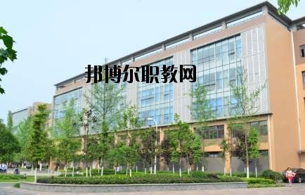 成都市恒輝技工學(xué)校2020年報名條件、招生要求、招生對象