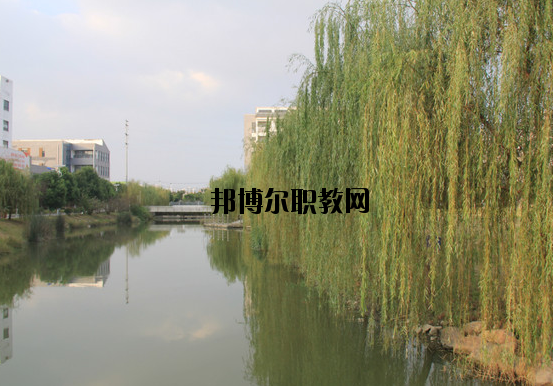 蕪湖師范學(xué)校2020年招生辦聯(lián)系電話(huà)