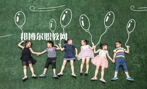 成都2021年女生在幼師學校學什么好