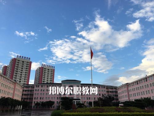 玉溪工業(yè)財貿(mào)學(xué)校2021年學(xué)費。收費多少