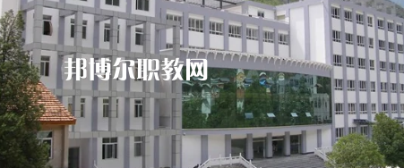 四川省甘孜衛(wèi)生學(xué)校2022年招生辦聯(lián)系