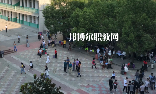 老河口職業(yè)技術(shù)學(xué)校2022年報名條件、招生要求、招生對象