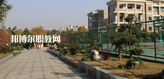 杭州市城西中學(xué)職高部地址在哪里，哪個地區(qū)，哪個城市?